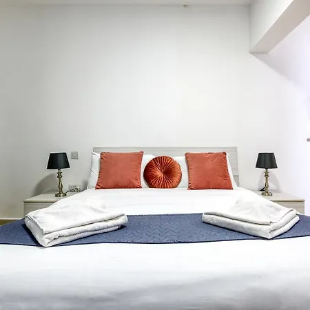 Charming 1br With Amazing Sea Views Just Steps Away By 360 Estates דירה *