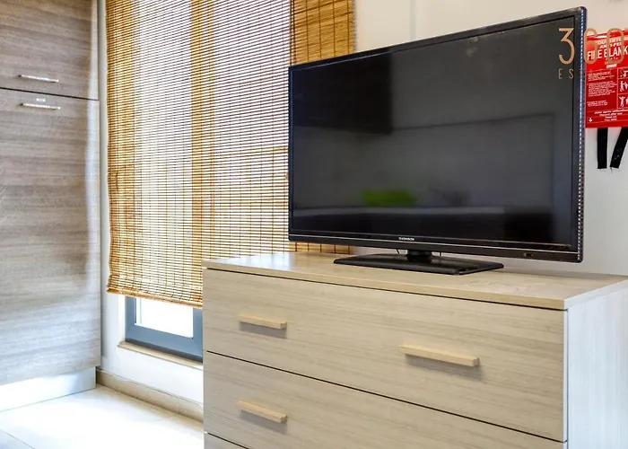 Charming 1br With Amazing Sea Views Just Steps Away By 360 Estates Apartament