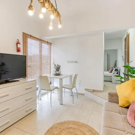 Charming 1br With Amazing Sea Views Just Steps Away By 360 Estates Appartement San Ġiljan