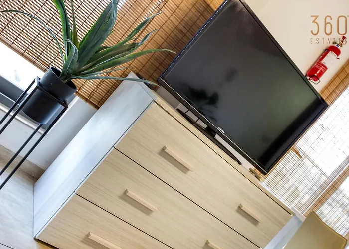 Appartement Charming 1br With Amazing Sea Views Just Steps Away By 360 Estates *