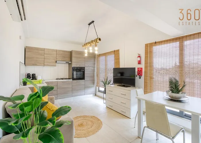 Charming 1br With Amazing Sea Views Just Steps Away By 360 Estates Appartement San Ġiljan