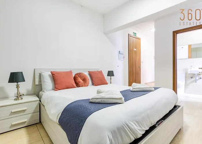 Appartement Charming 1br With Amazing Sea Views Just Steps Away By 360 Estates