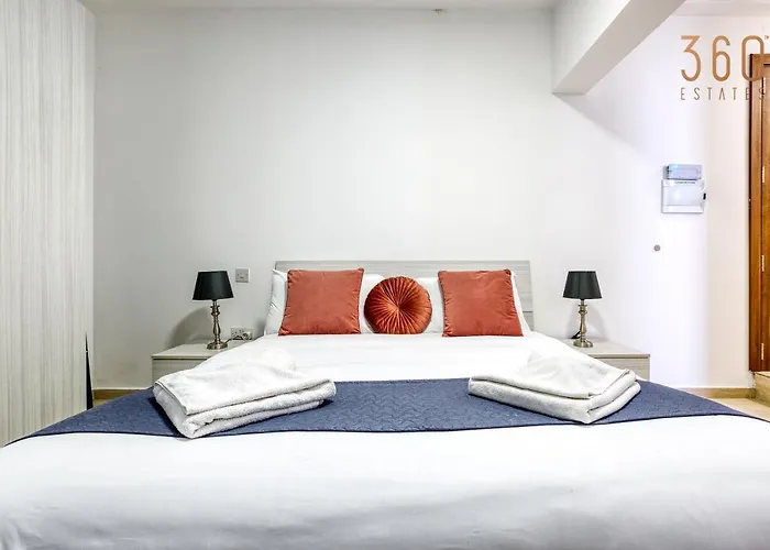 Charming 1br With Amazing Sea Views Just Steps Away By 360 Estates Appartement *