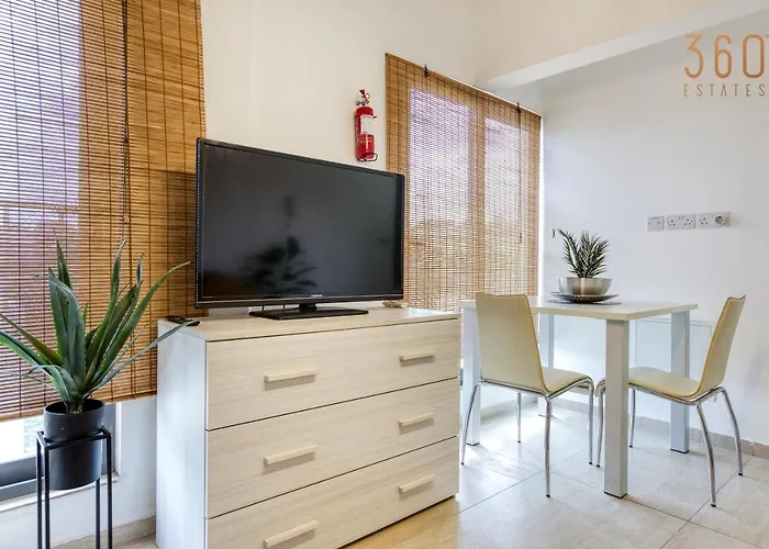 Charming 1br With Amazing Sea Views Just Steps Away By 360 Estates *